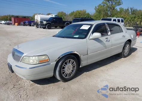 2006 Lincoln Town Car Signature Limited z USA, uszkodzony, nr VIN 1LNHM82W76Y646066